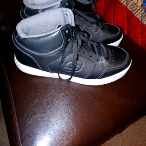 Sketchers black hightops